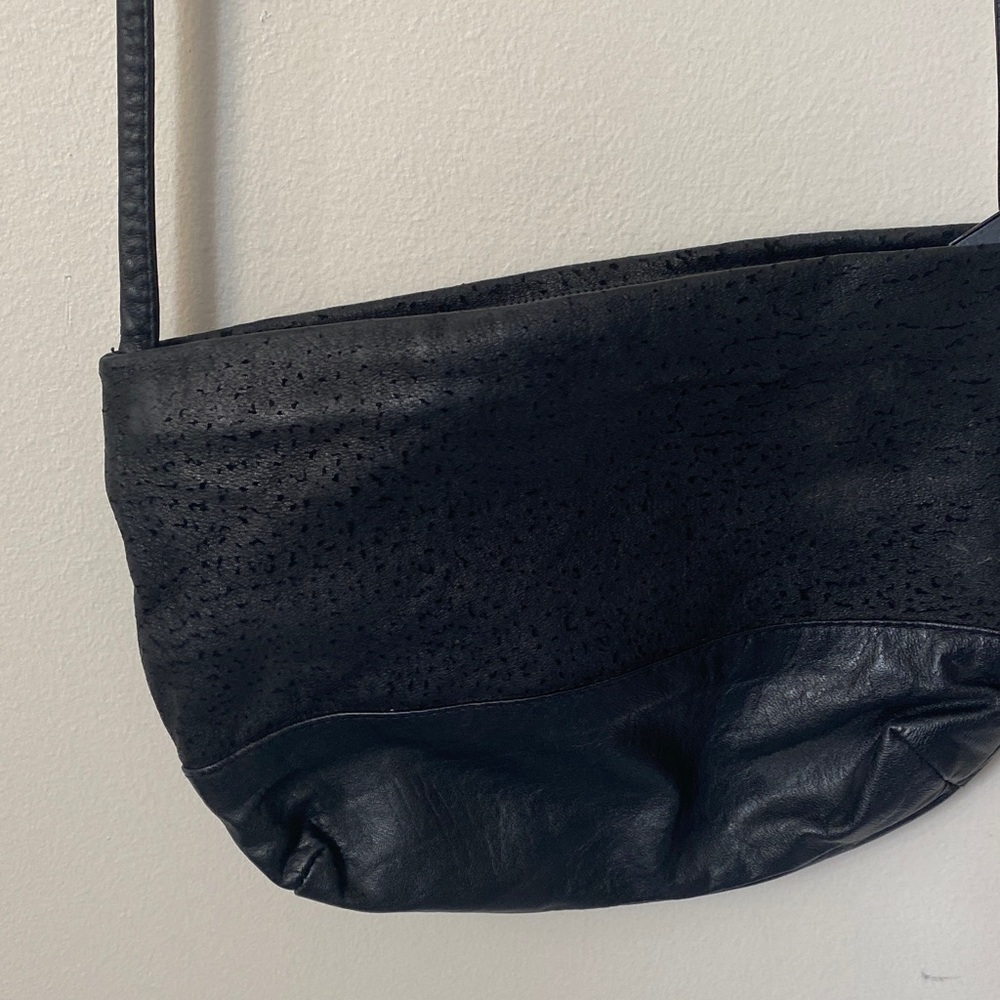 Elegant Black Crossbody Bag - Picture 2 of 4